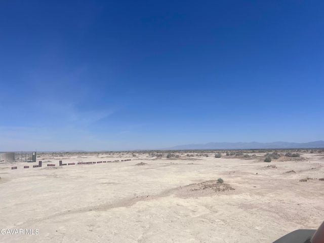 W Ave B, Del Sur, CA 93536