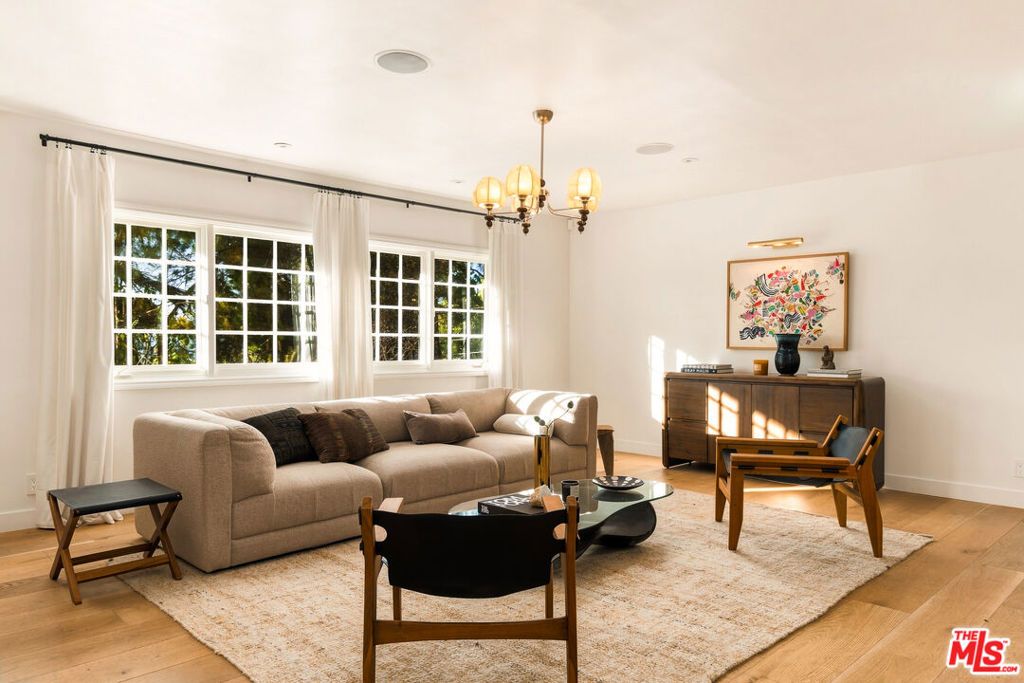16644 Calneva Drive, Encino, CA 91436 — photo 3