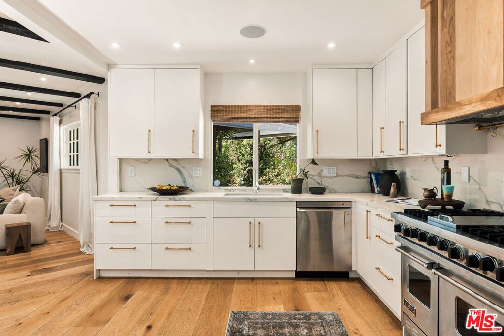 16644 Calneva Drive, Encino, CA 91436 — photo 5