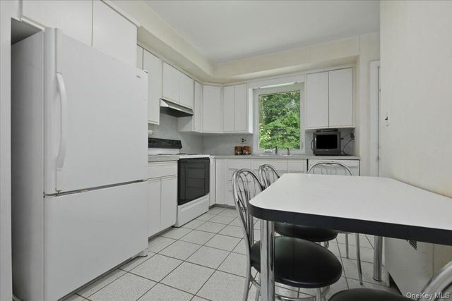 578 Richmond Road, East Meadow, NY 11554
