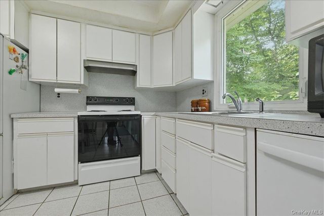 578 Richmond Road, East Meadow, NY 11554