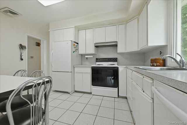 578 Richmond Road, East Meadow, NY 11554