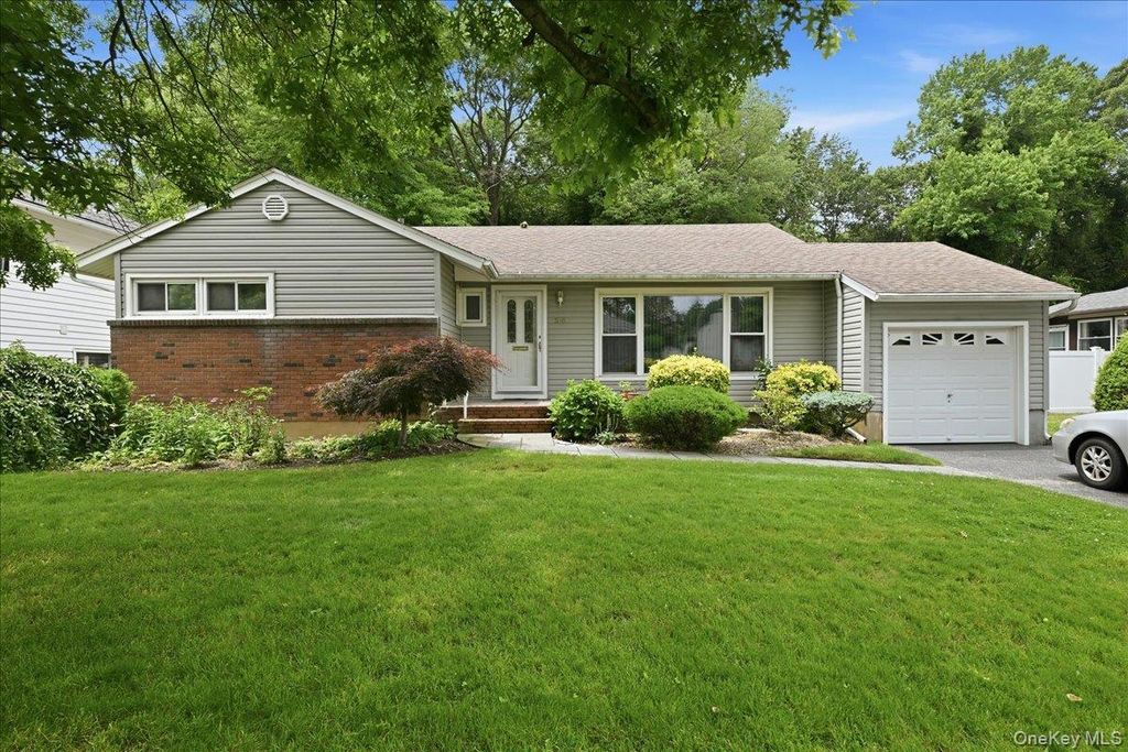 578 Richmond Road, East Meadow, NY 11554