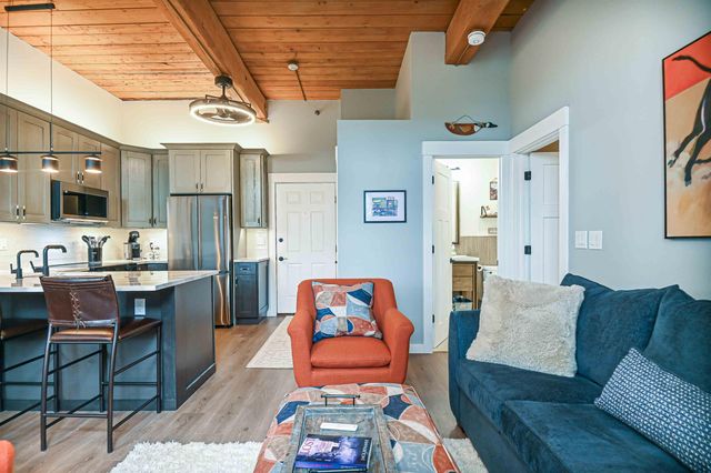 156 Front St Apt 302, Exeter, NH 03833