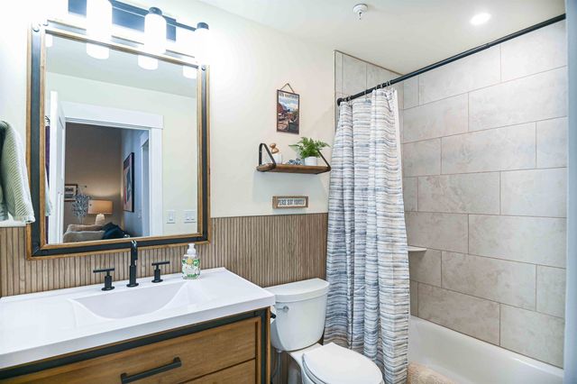 156 Front St Apt 302, Exeter, NH 03833