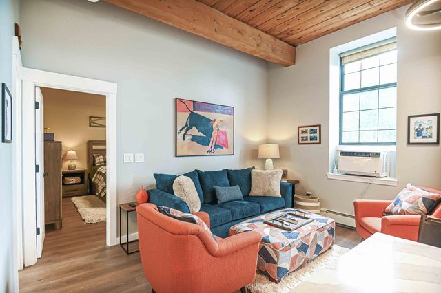 156 Front St Apt 302, Exeter, NH 03833