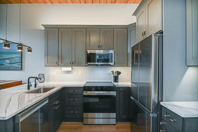 156 Front St Apt 302, Exeter, NH 03833