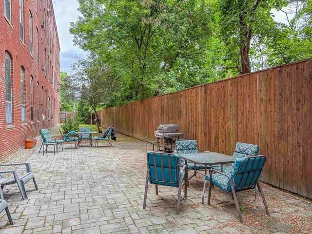 156 Front St Apt 302, Exeter, NH 03833