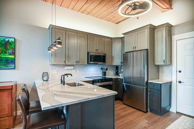 156 Front St Apt 302, Exeter, NH 03833