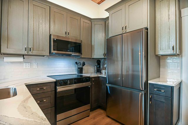 156 Front St Apt 302, Exeter, NH 03833