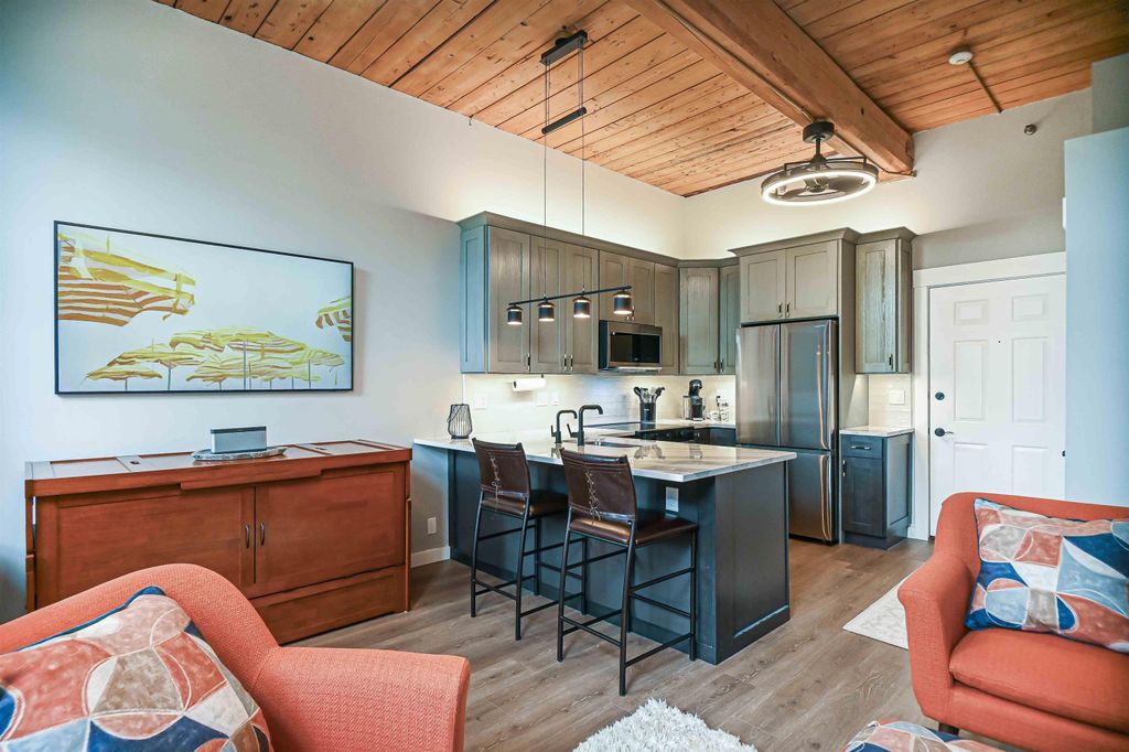 156 Front St Apt 302, Exeter, NH 03833