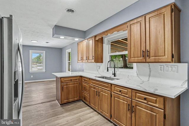 520 WOODLAND VIEW DR, York, PA 17406