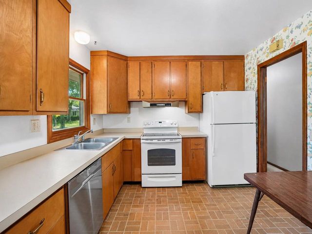 6902 Donna Drive, Middleton, WI 53562