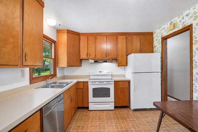 6902 Donna Drive, Middleton, WI 53562