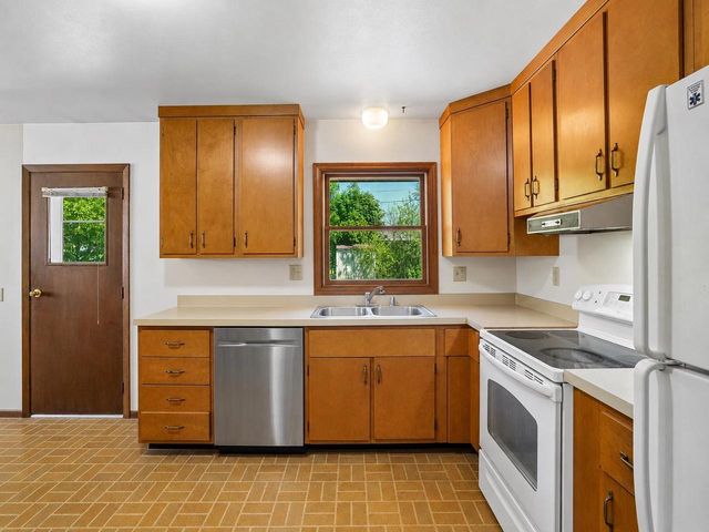 6902 Donna Drive, Middleton, WI 53562