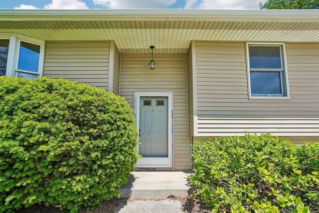 6902 Donna Drive, Middleton, WI 53562