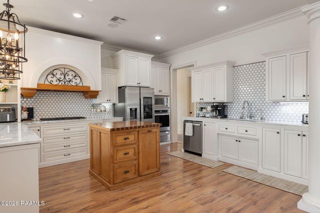 105 Woodbine Drive, Lafayette, LA 70503