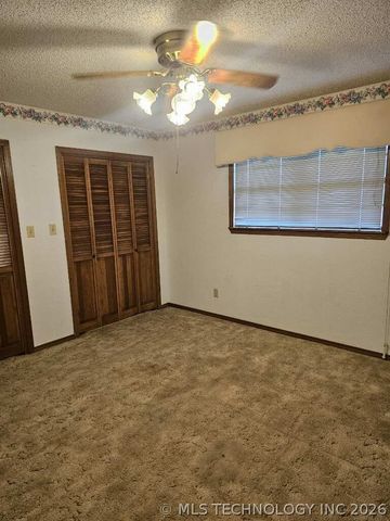 206 N Grand Avenue, Mannsville, OK 73447
