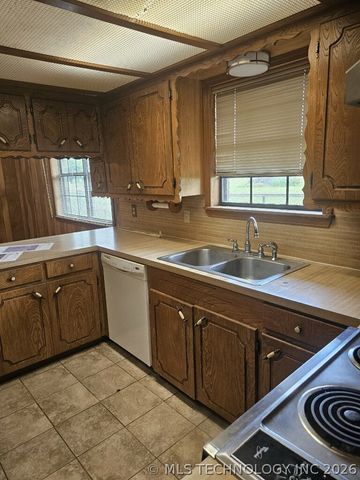 206 N Grand Avenue, Mannsville, OK 73447