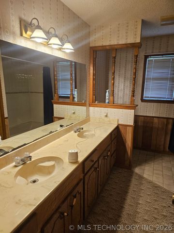 206 N Grand Avenue, Mannsville, OK 73447