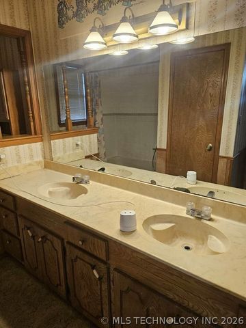 206 N Grand Avenue, Mannsville, OK 73447
