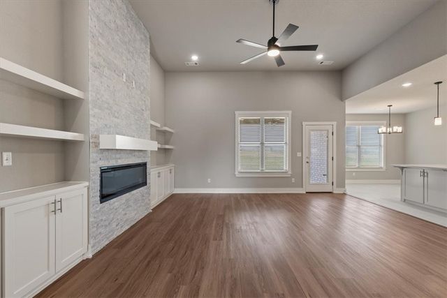 6902 SW Orange Avenue, Bentonville, AR 72713