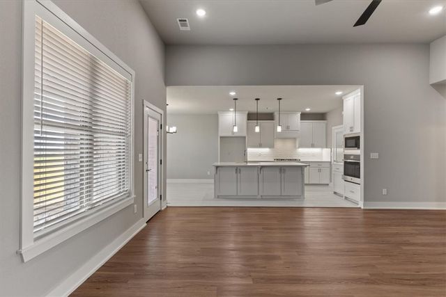 6902 SW Orange Avenue, Bentonville, AR 72713