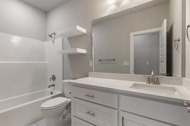 6902 SW Orange Avenue, Bentonville, AR 72713