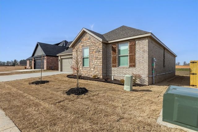 6902 SW Orange Avenue, Bentonville, AR 72713