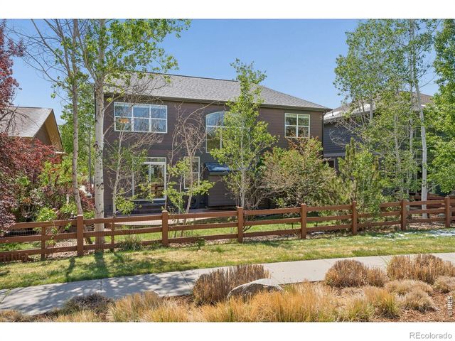 2205 Creekside Drive, Longmont, CO 80504