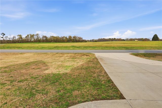 127 W Stewart Street, Pelzer, SC 29669