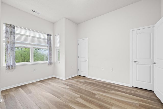 10075 City Walk Drive 104, Woodbury, MN 55129
