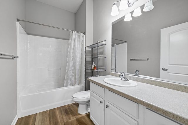 10075 City Walk Drive 104, Woodbury, MN 55129