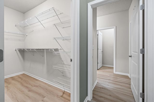 10075 City Walk Drive 104, Woodbury, MN 55129