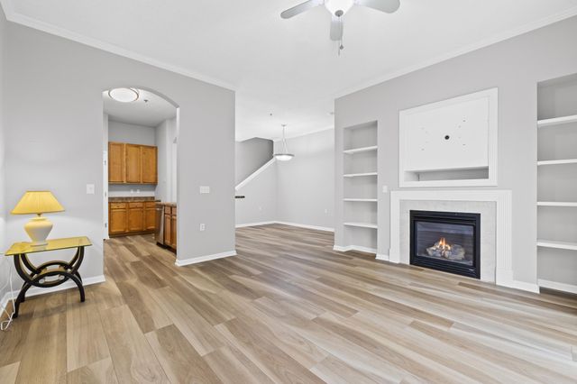 10075 City Walk Drive 104, Woodbury, MN 55129