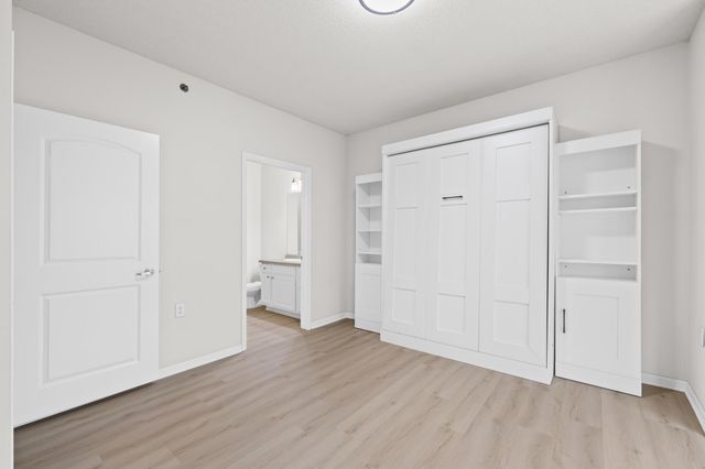 10075 City Walk Drive 104, Woodbury, MN 55129