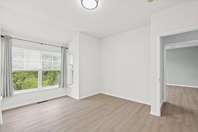 10075 City Walk Drive 104, Woodbury, MN 55129