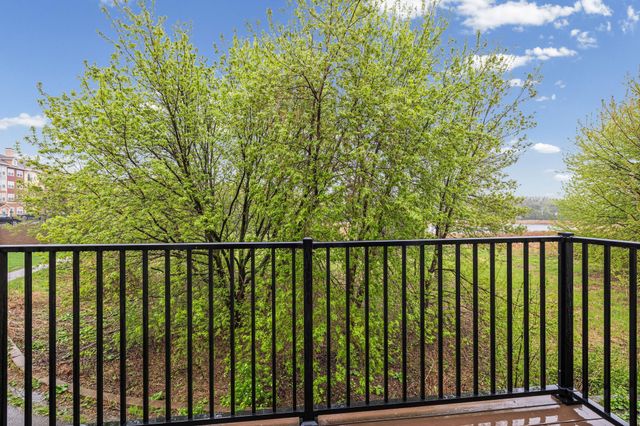 10075 City Walk Drive 104, Woodbury, MN 55129