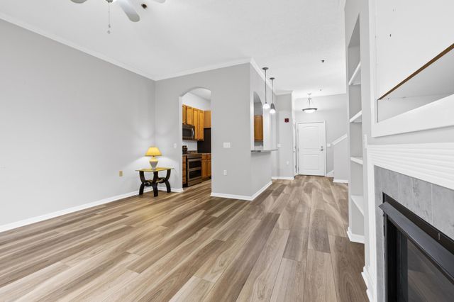 10075 City Walk Drive 104, Woodbury, MN 55129
