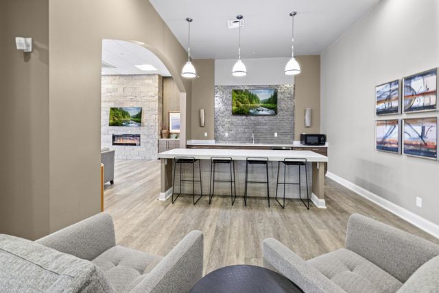 10075 City Walk Drive 104, Woodbury, MN 55129