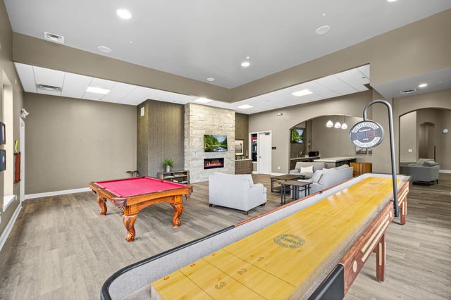 10075 City Walk Drive 104, Woodbury, MN 55129