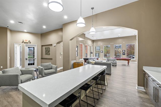 10075 City Walk Drive 104, Woodbury, MN 55129