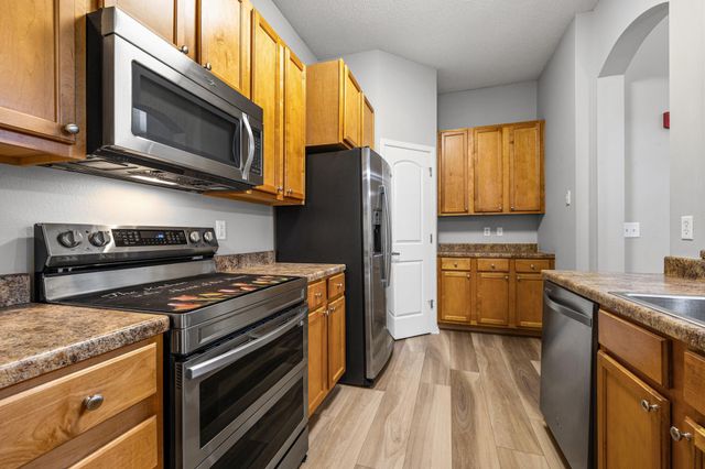 10075 City Walk Drive 104, Woodbury, MN 55129