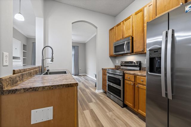 10075 City Walk Drive 104, Woodbury, MN 55129
