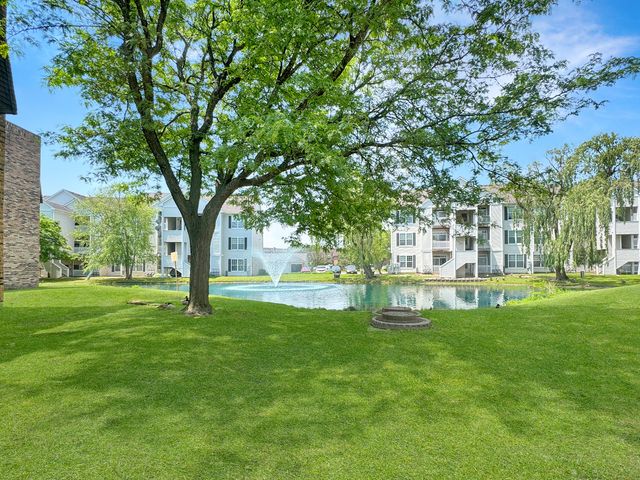 162 S Waters Edge Drive 102, Glendale Heights, IL 60139