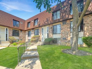 162 S Waters Edge Drive 102, Glendale Heights, IL 60139