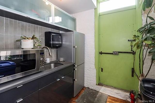 18 Herkimer Place 2nd Floor, Brooklyn, NY 11216