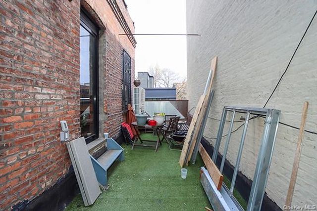 18 Herkimer Place 2nd Floor, Brooklyn, NY 11216