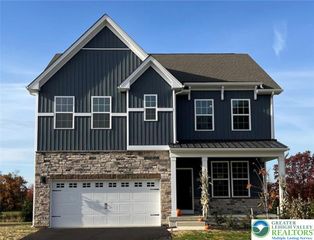 129 Winding Road, Forks Twp, PA 18040