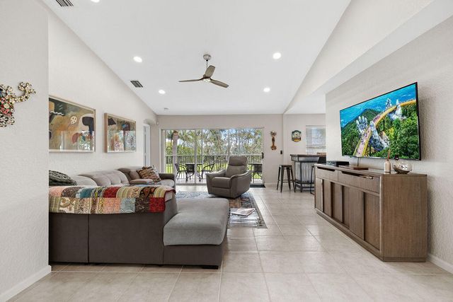 8050 Aberdeen Drive 202, Boynton Beach, FL 33472